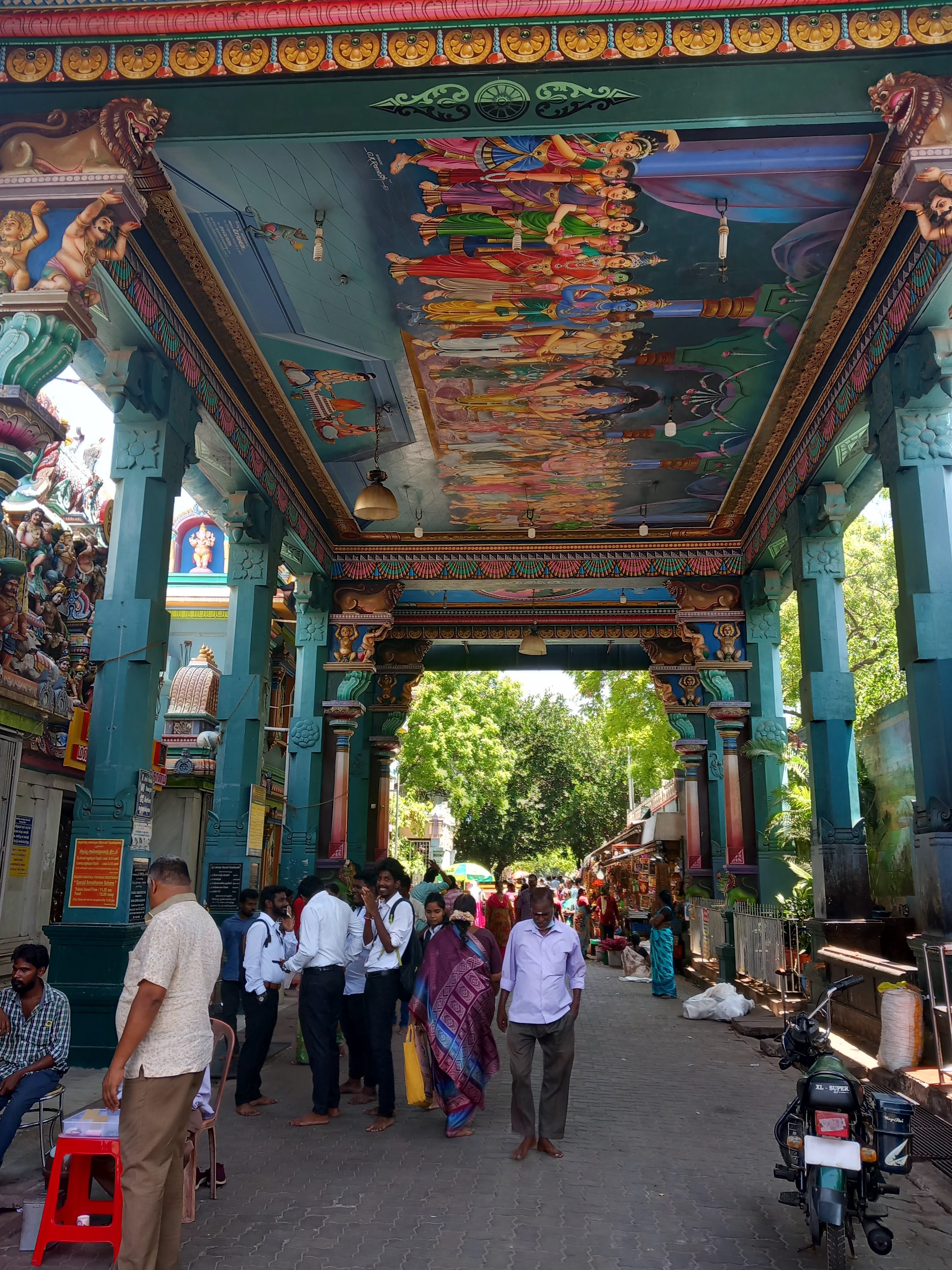 Pourquoi enlève-t-on ses chaussures avant d'entrer dans un temple en Inde ?